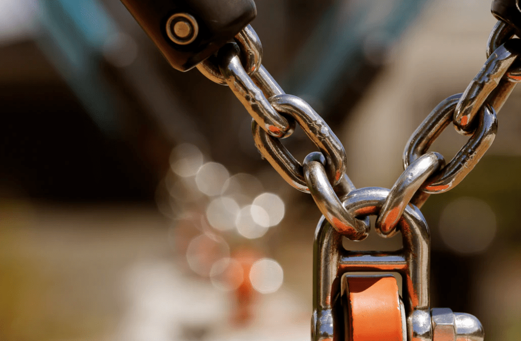 A chain that is locking showing how importance security and https for Google ranking websites. Read more to learn how to do a technical site audit after the Google update.