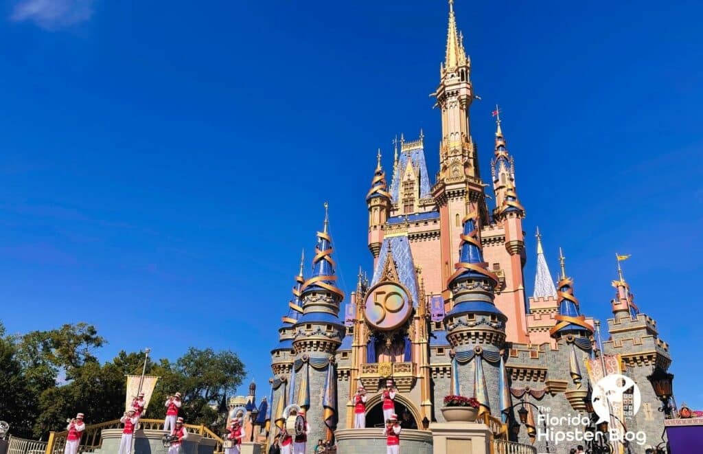 Cinderella Castle at Disney Magic Kingdom Castles in Florida. Keep reading to learn how this theme park blogger and Disney blogger makes money.