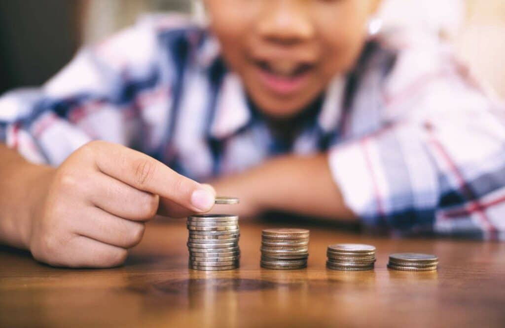 A young man counting the money he made blogging and affiliate marketing. Keep reading to learn how to make money blogging from day one.